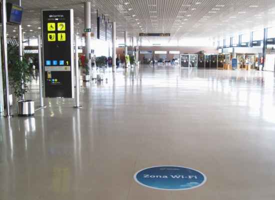 Fotonoticia - El Aeropuerto de Reus estrena servicio Wi-Fi